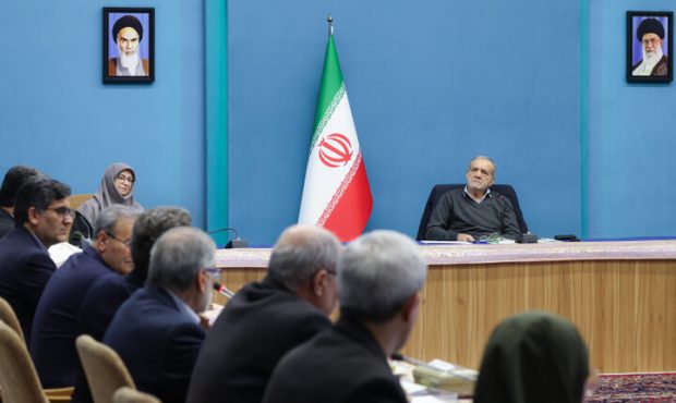 پزشکیان: حفاظت از محیط زیست به مردم سپرده شود؛ اصلاح مقررات ضروری است