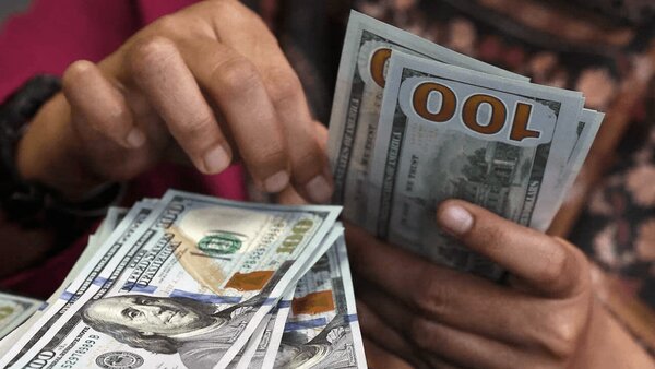 بانک مرکزی نرخ دلار رسمی را کاهش داد