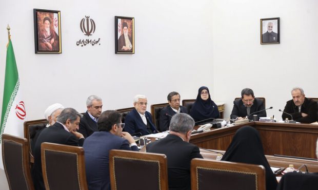 عارف: وضعیت بازار پول و سرمایه می‌تواند بهتر از شرایط فعلی شود