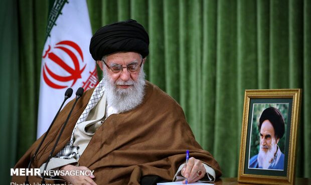 دستخط رهبر شهید انقلاب در دفتر یادبود حرم حضرت معصومه(س)