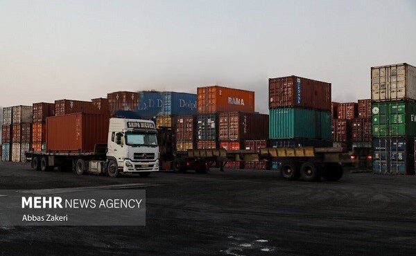 تسهیل تجارت در جنگ؛ ترخیص ۱۲ هزار کامیون کالای اساسی از بنادر