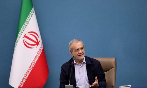 پزشکیان: ورزشکاران نماد عرق ملی و ایستادگی در برابر تهدیدات هستند