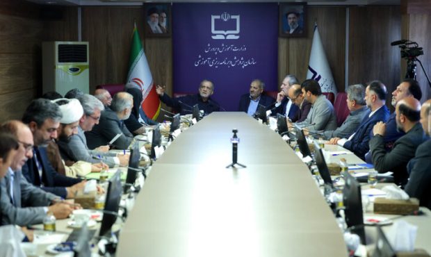 پزشکیان: زمینه حضور اساتید برجسته برای انتقال آموزش‌های نوین فراهم شود