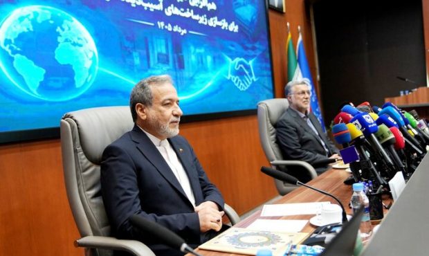 عراقچی: ایران به دنیا ثابت کرد که یک قدرت سرسخت و شکست ناپذیر است عراقچی: ایران به دنیا ثابت کرد که یک قدرت سرسخت و شکست ناپذیر است