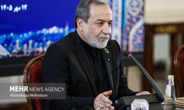 عراقچی: ایران آماده دیپلماسی است؛ پاسخ به گزینه نظامی، محکم‌تر است